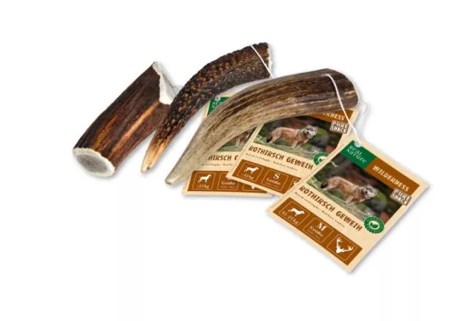 Real Nature Wilderness Recompensă pentru câini adulți din coarne de cerb roșu M